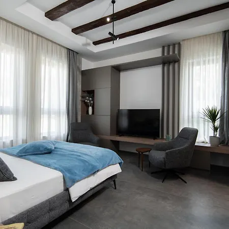 Lanterna Boutique *